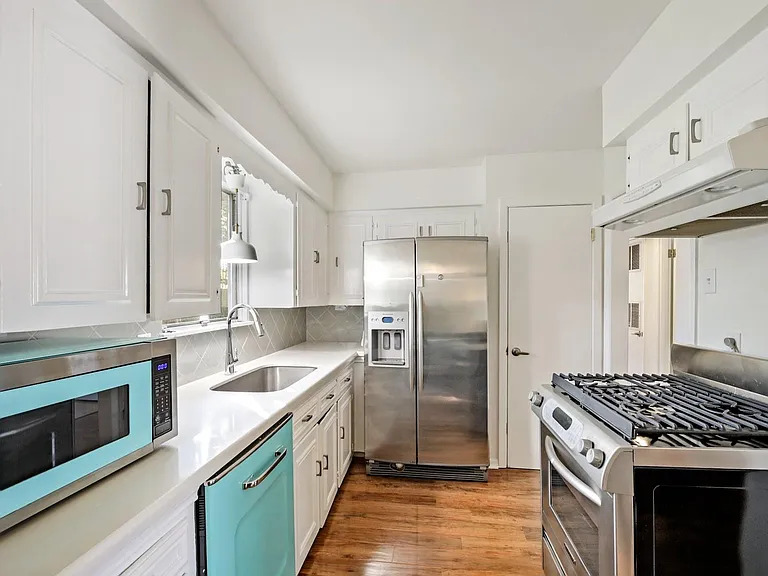 2202 Towbridge Cir — Photo 8