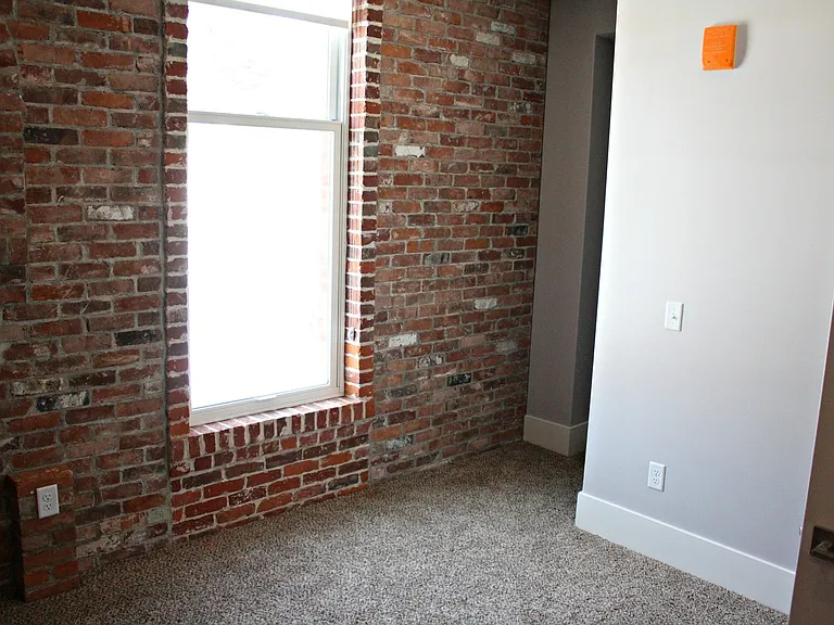1509 E Superior St — Photo 18