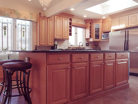 4th image of 8018 Meadow Ln