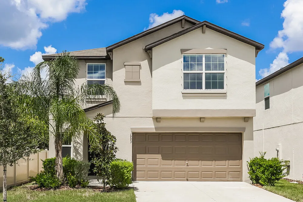 5 bed, 2.5 bath, 2216 sqft, $2,650 — Photo 1