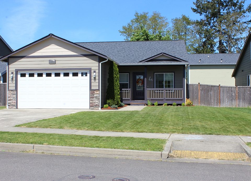 Beautiful curb appeal!