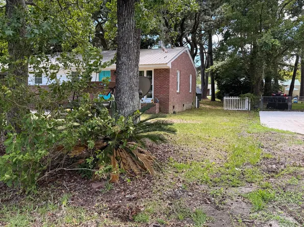 1749 Calhoun Dr, Georgetown, SC 29440