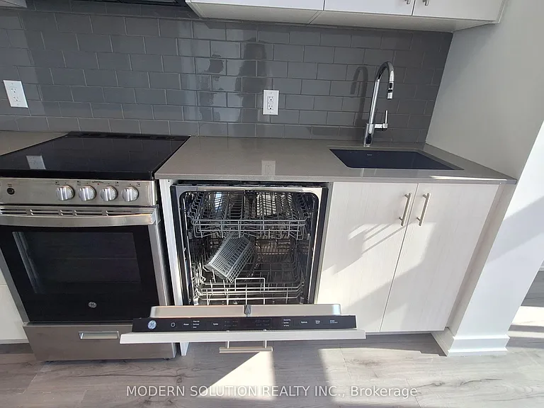 1195 The Queensway #1001 — Photo 7