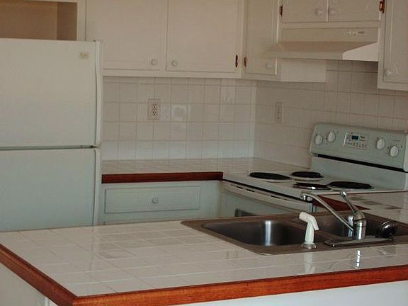 4th image of 3951 Ooo6 Sterling Pointe Dr