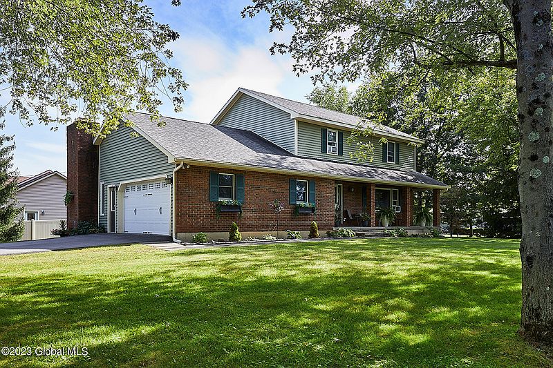 3rd image of 5 Roberts Road