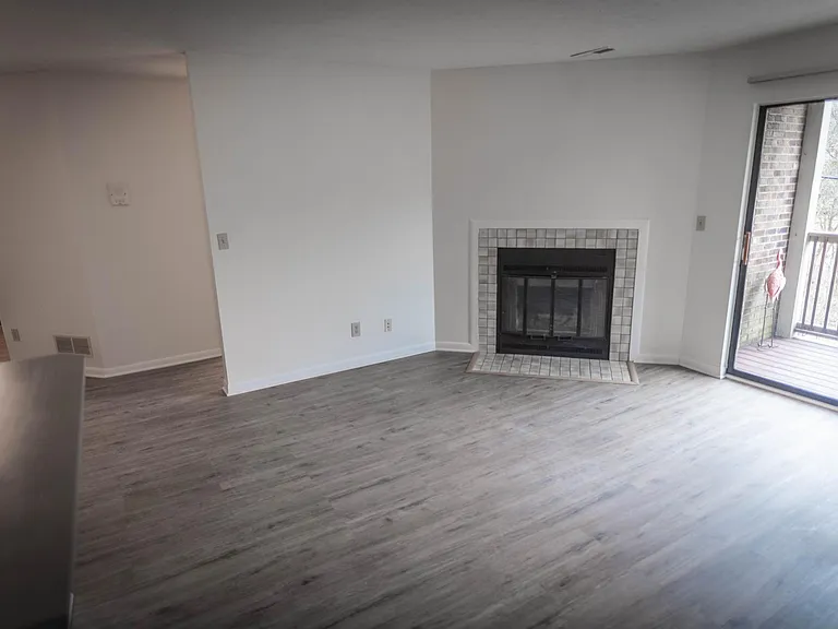 48 Woodland Hills Dr #8 — Photo 8