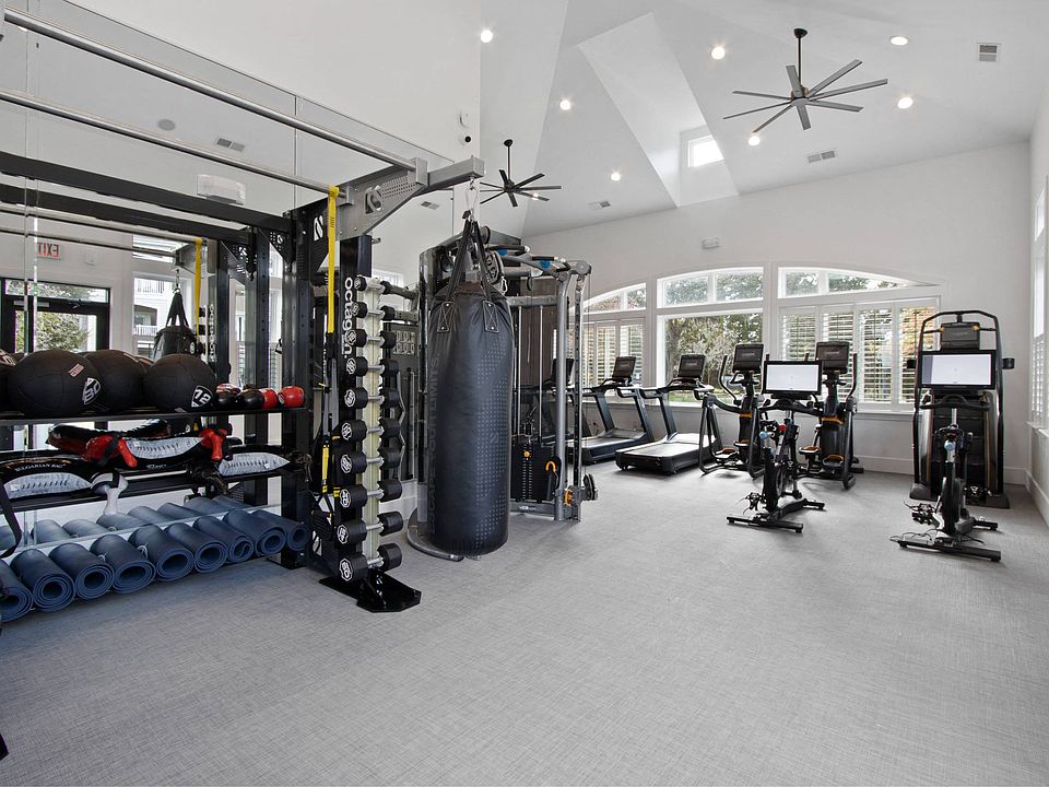 1000 West, Charleston, SC, 24-Hour Fitness Center