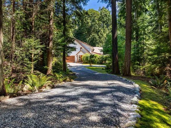 1484 Henderson Ave, Sunshine Coast, BC V0N 2W2