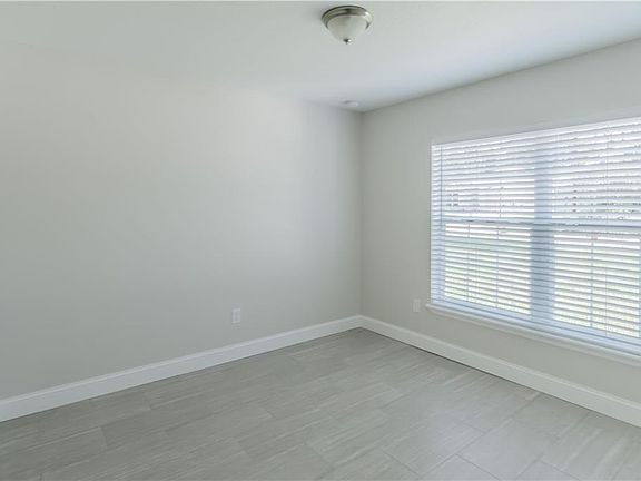 3rd image of 3348 Hazelwood Ave