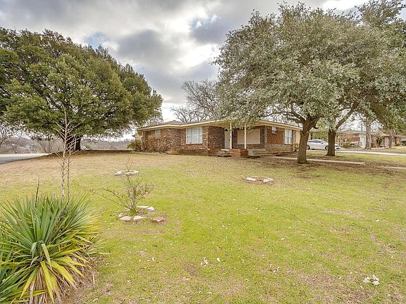 3rd image of 4605 Trail Lake Dr