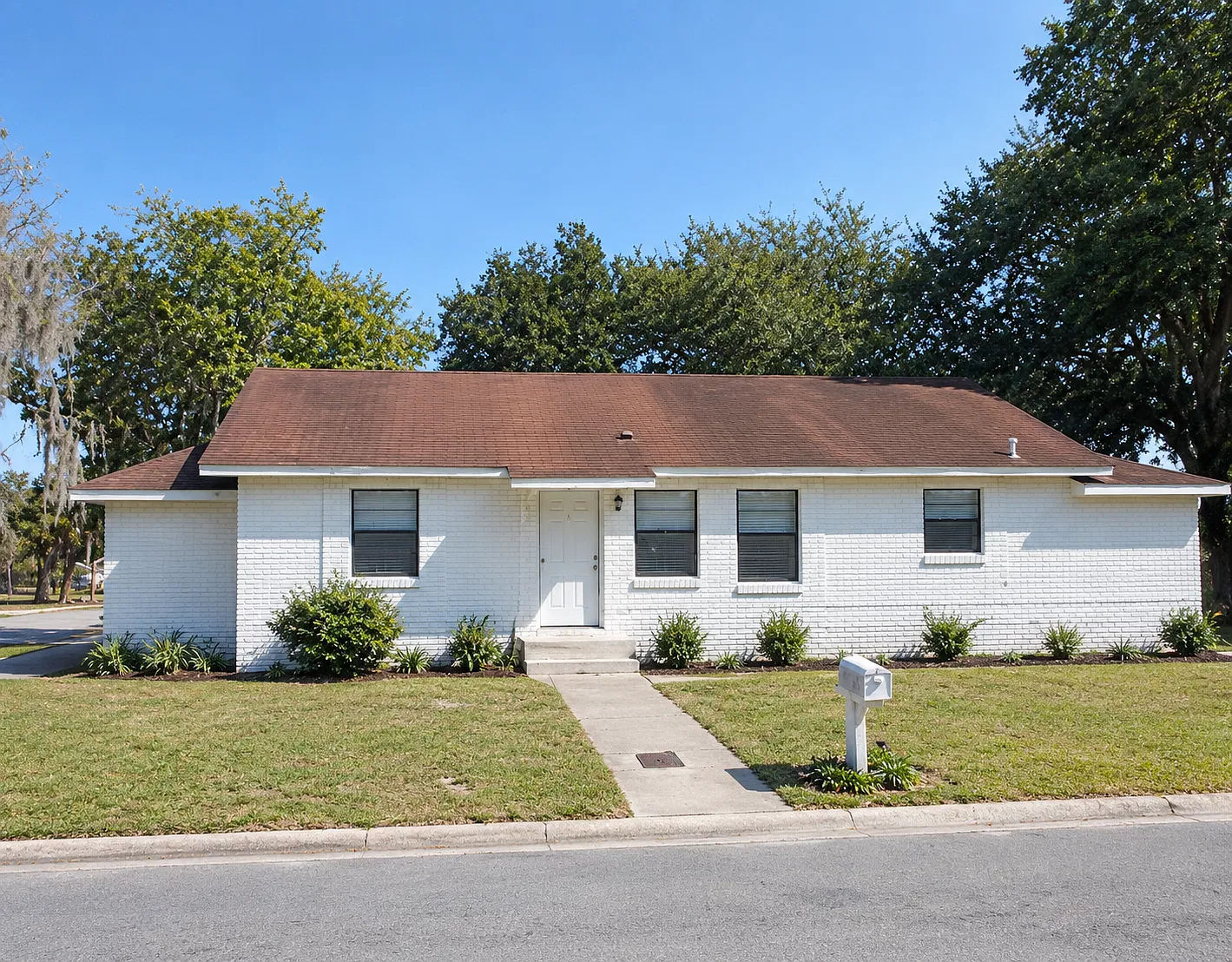 2 bed, $900 — Photo 1