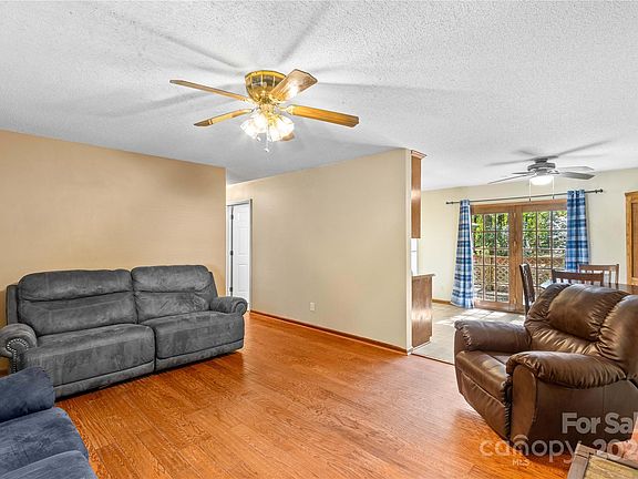 4th image of 4377 Eastridge Dr