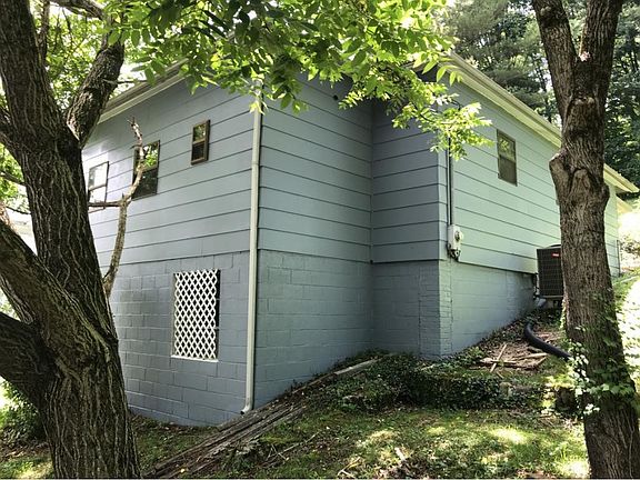 3rd image of 405 Murphy St NW