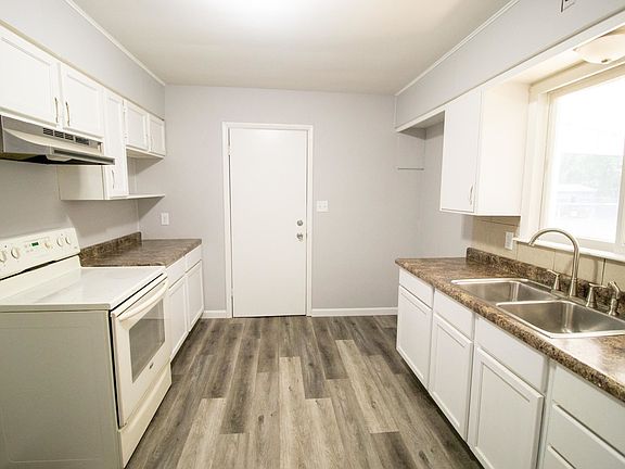 2nd image of 3236 Walters Dr