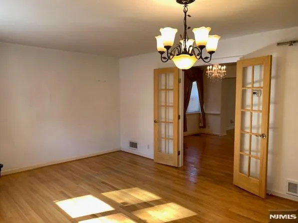 279 Slocum Way image 4 of 15