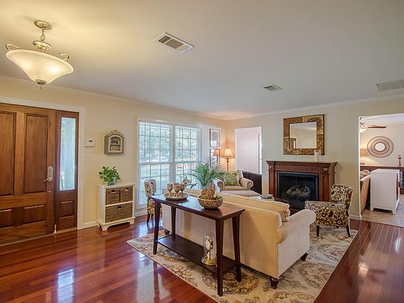 3rd image of 157 Bayou Cir