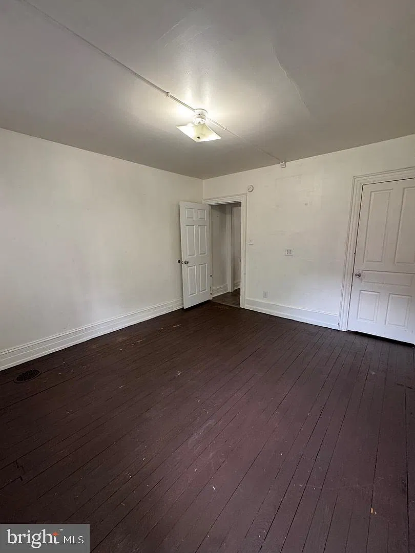 668 E Market St — Photo 3