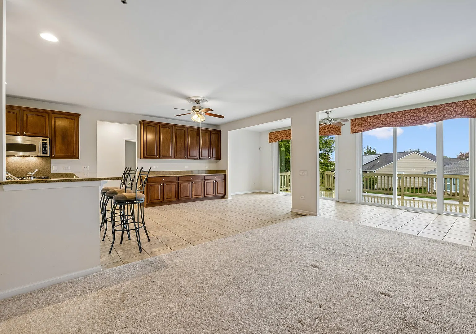 4 bed, 2814 sqft, $4,600 — Photo 2