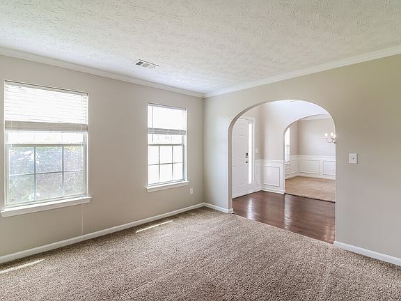 5th image of 604 Mohawk Cir