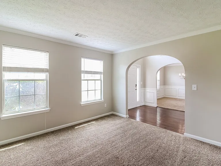 604 Mohawk Cir — Photo 5