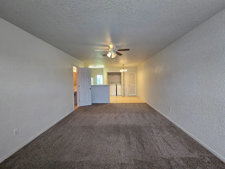 1603 Dugger Cir #B — Photo 4