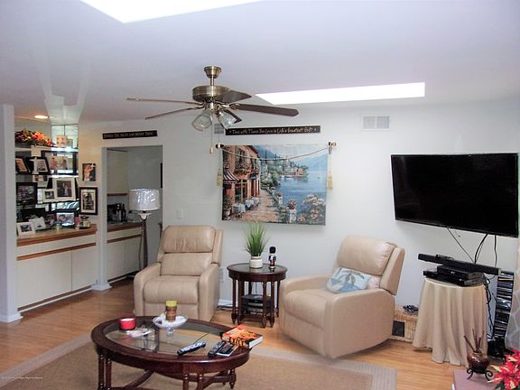 3rd image of 1181A Thornbury Ln