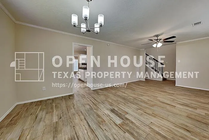 4 bed, 2.5 bath, 2320 sqft, $2,450 — Photo 4