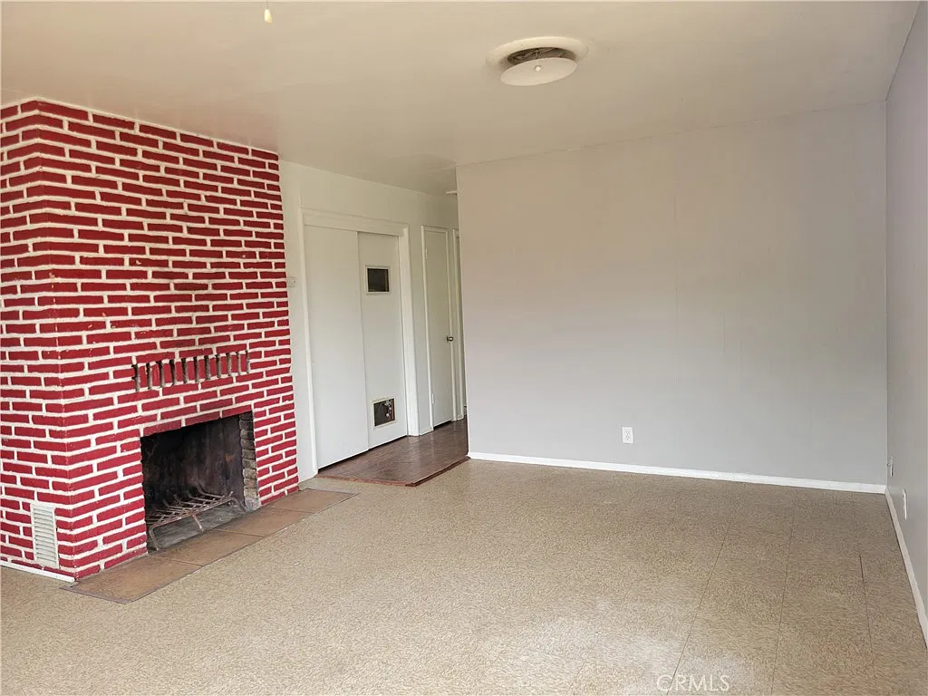 3 bed, 1008 sqft, $1,550 — Photo 2