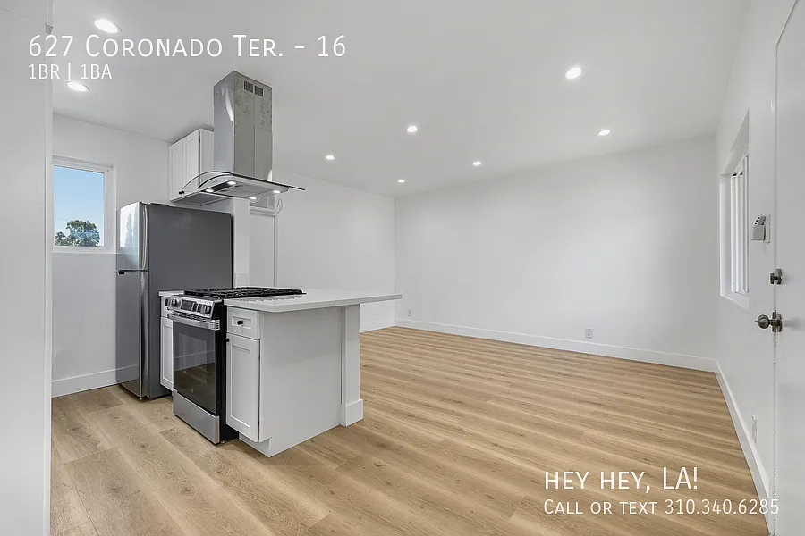 Modern One Bed + One Bath | Silverlake | In-Unit Laundry | Parking Available — Photo 4