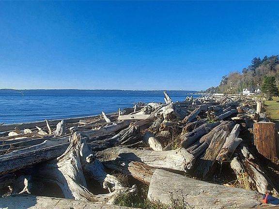 3rd image of 19465 Marine View Dr SW
