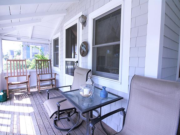 3rd image of 30 Pequot Avenue