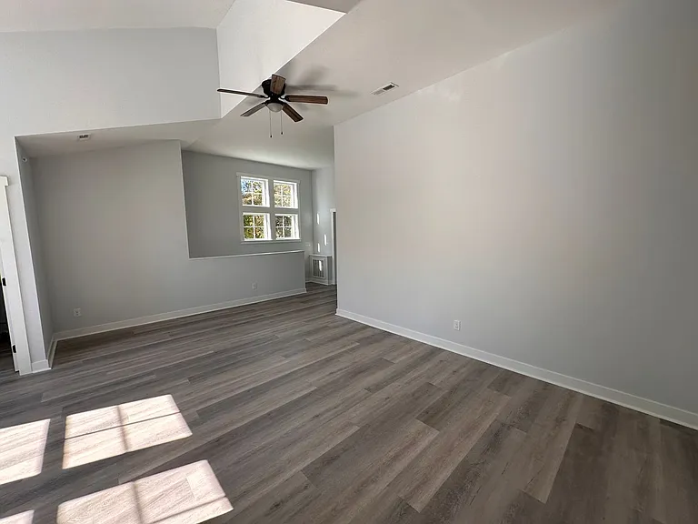 1426 Navaho Trl — Photo 8