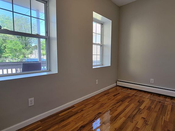 4th image of 212 Rosette St #1