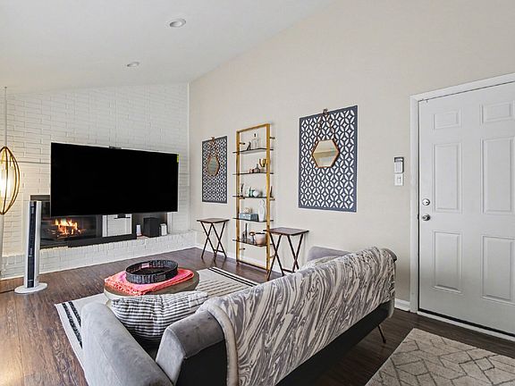 3rd image of 295 Nesbit Ln