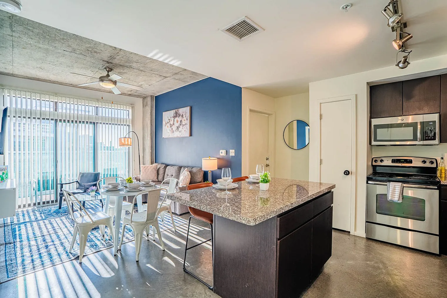 2 bed, 2.0 bath, 893 sqft, $3,665 — Photo 2