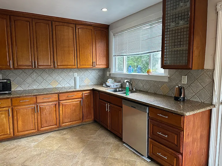 628 Miller Ave — Photo 6