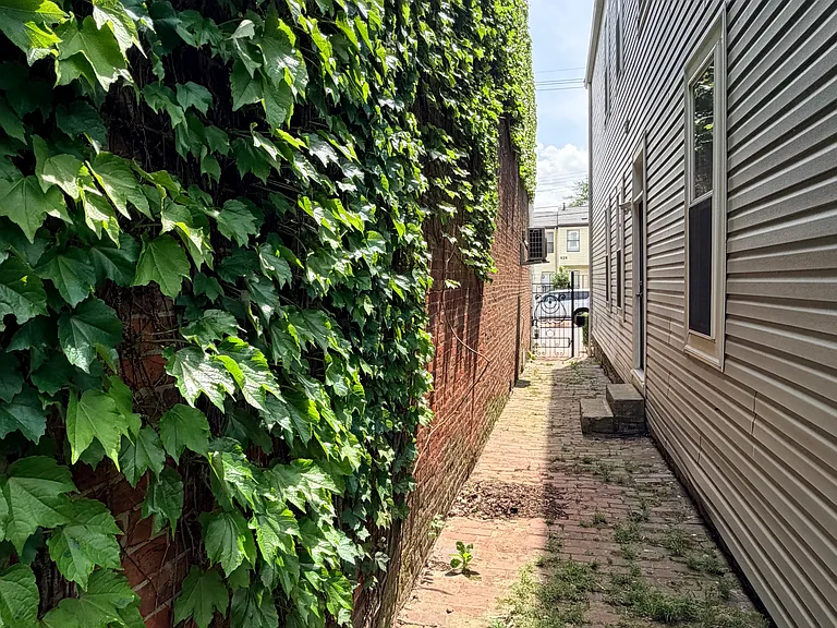 925 E Madison St #A — Photo 29
