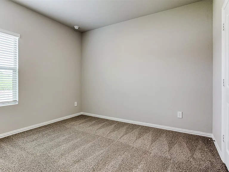 612 McKenna Dr — Photo 20