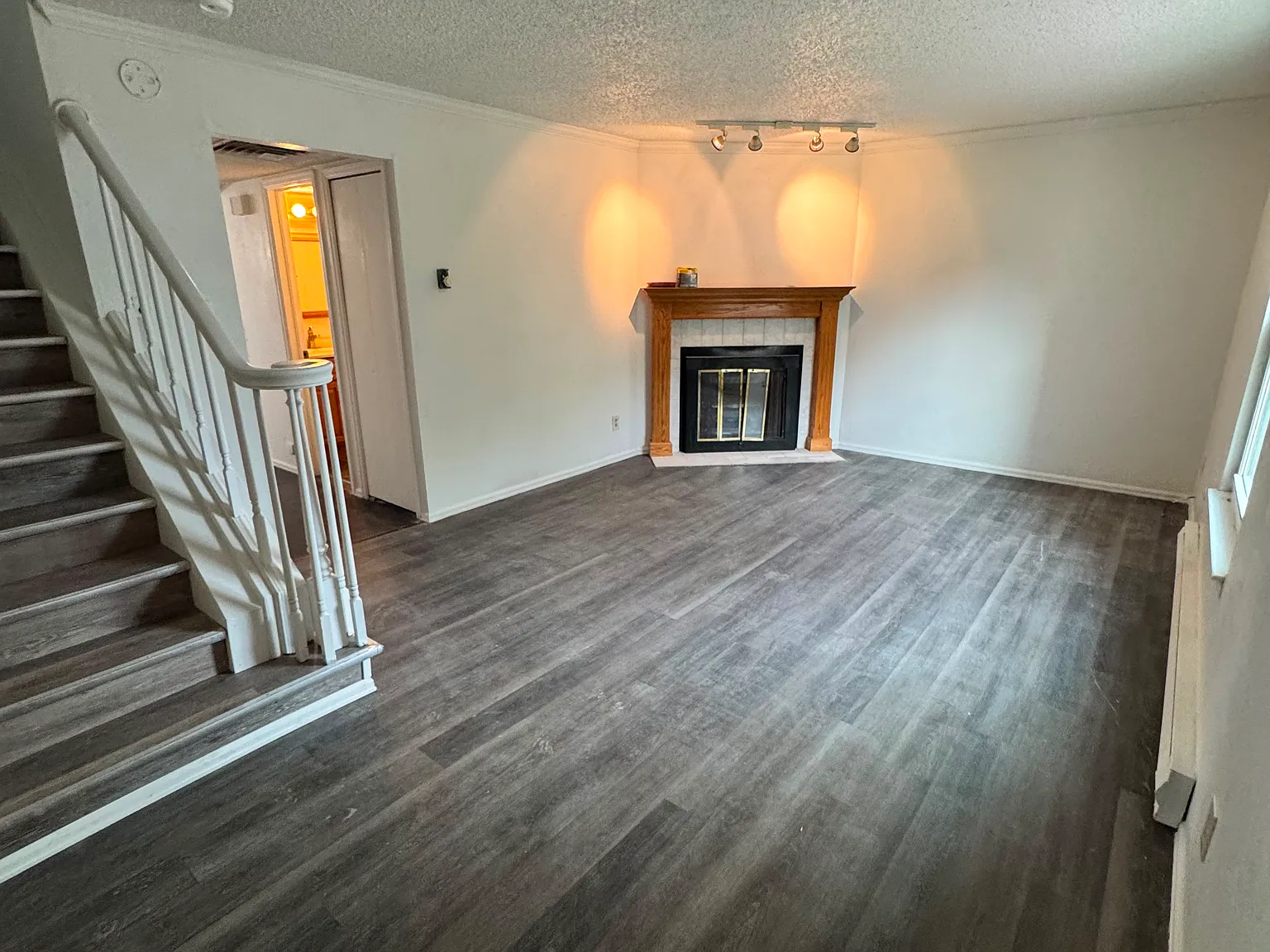 3 bed, 2.5 bath, 1650 sqft, $1,850 — Photo 2