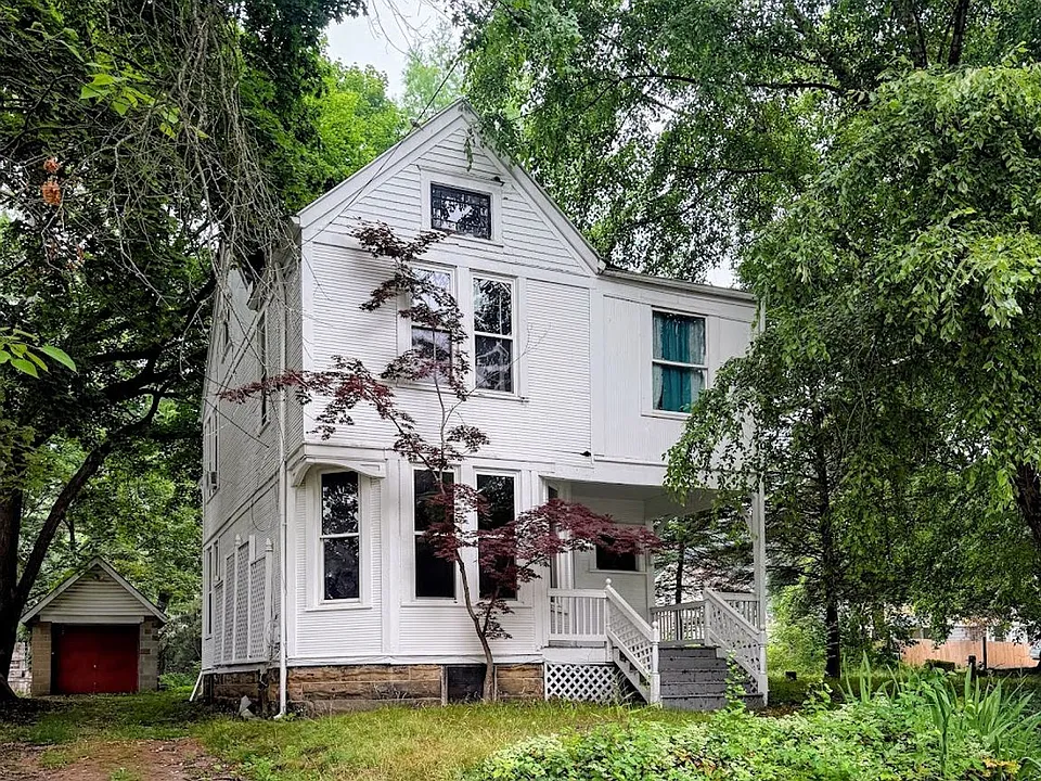 98 Westwood Ave
