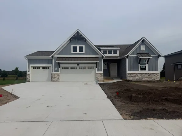 4733 Harkemas Creek Dr, Holland, MI 49424