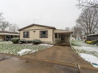 49 Sycamore Dr #49, Olmsted Falls, OH