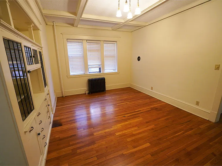 Oxford Street Apartments — Photo 11