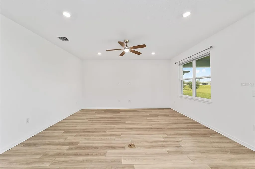 3 bed, 2.0 bath, 1663 sqft, $2,400 — Photo 4