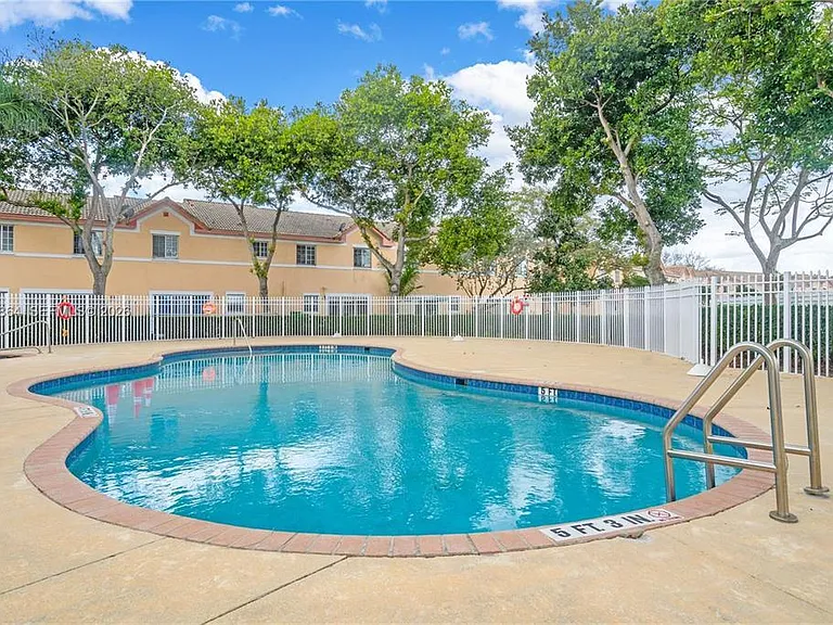 2140 SW 87th Way — Photo 4