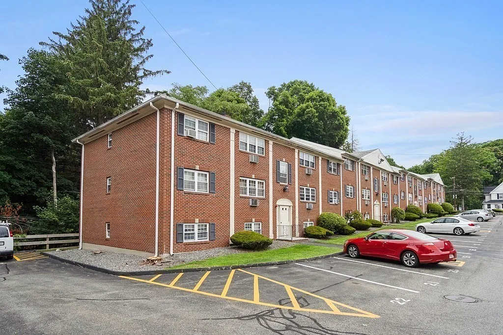 2 bed, 856 sqft, $2,450 — Photo 2