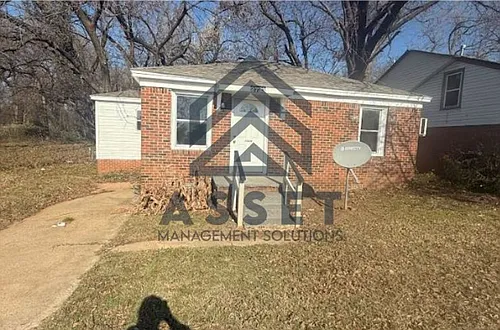 2733 NE Success St Photo 1