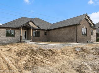 8748 Ridge Dr, Washington, MI 48095