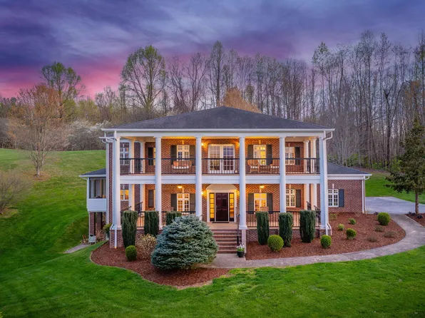 2606 Beechwood Dr, Elizabethton, TN 37643