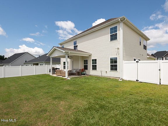 2nd image of 3220 Dandelion Drive